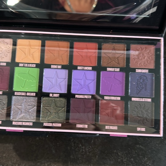 Jeffree Star Gothic Beach Eyeshadow Palette - Picture 2 of 3